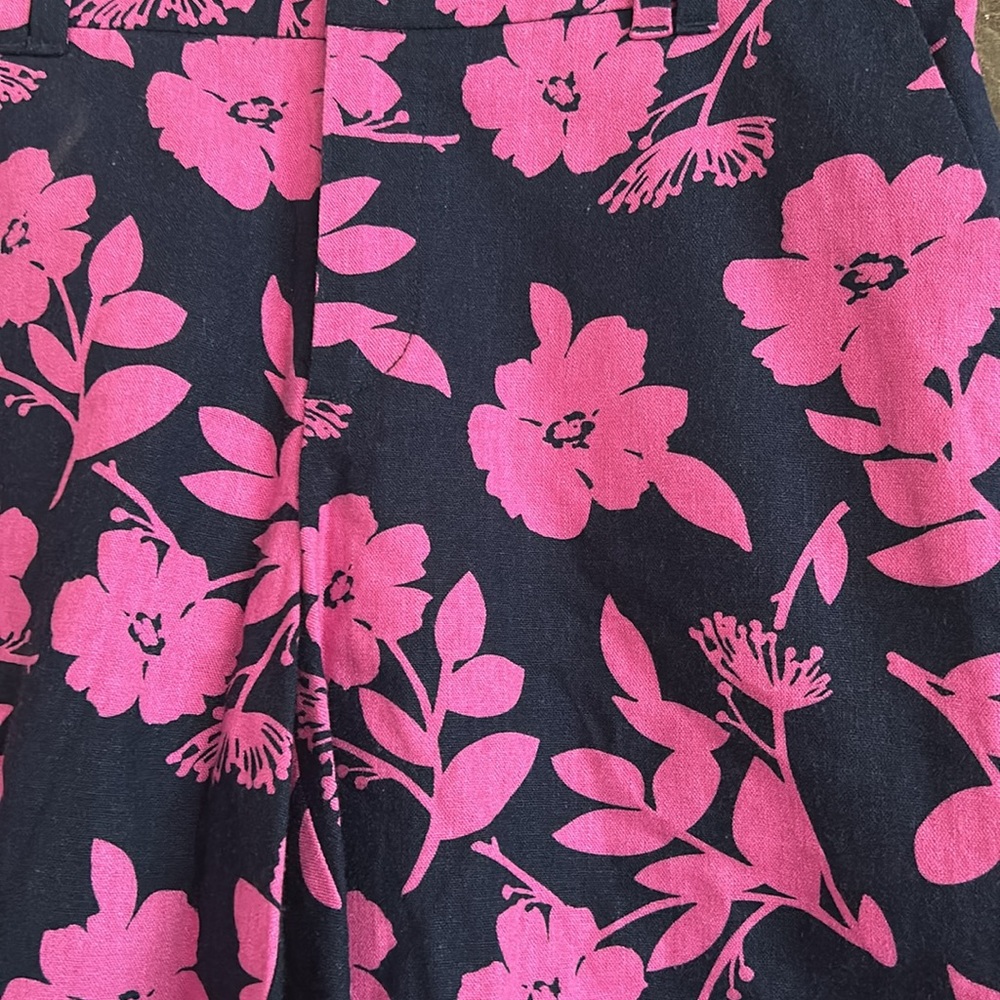 Women's Croft‎ & Barrow Natural Fit Deep Pink Floral Shorts - Size 8 - Picture 2 of 4